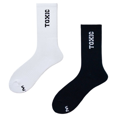 D.M2双黑白袜字母系列中筒袜