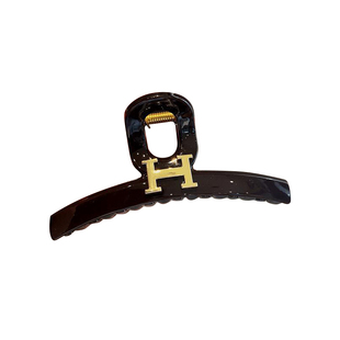 字母H抓夹女2024新款高级感轻奢发夹大号发量多冬季鲨鱼夹子头饰