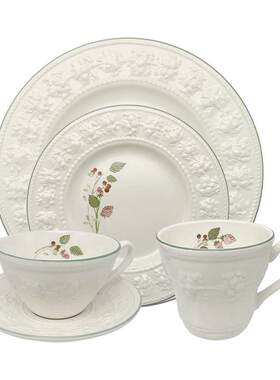 Wedgwood欢愉假日树莓餐具4件套