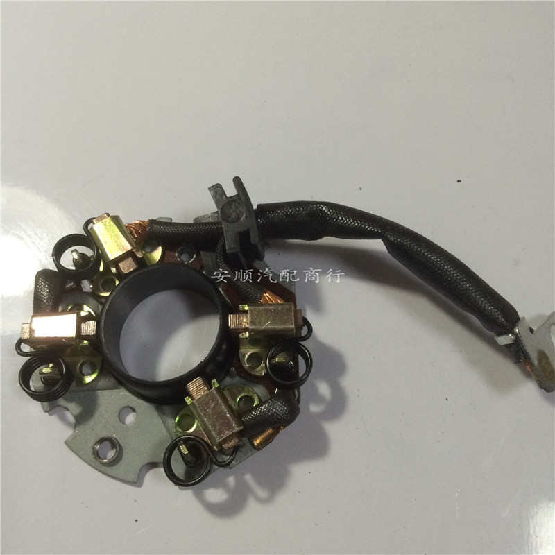 现代悦动雅绅特起亚千里马赛拉图欧风锐欧起动机碳刷架总成