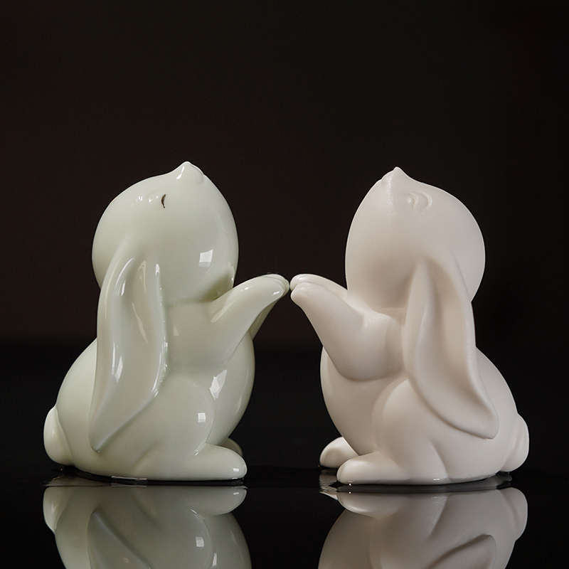 现代简约可爱小兔子摆件家居客厅办公桌面装饰品创意陶瓷玉兔摆设