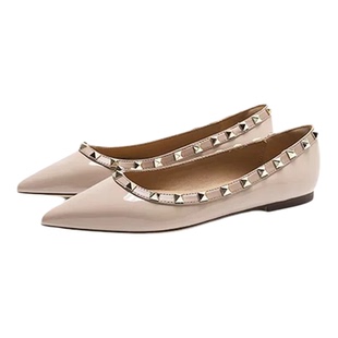 法式铆钉尖头平底单鞋女2026年春夏新款气质漆皮软底平跟浅口船鞋