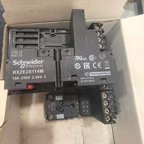 议价施耐德继电器底座 RXZE2S114M