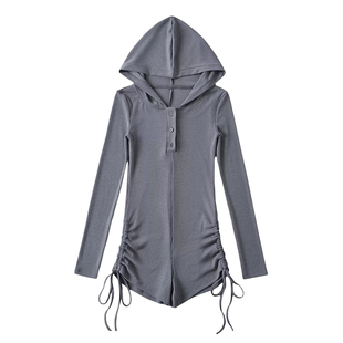 YoungGirlDay欧美风辣妹连帽单排扣修身显瘦长袖抽绳褶皱连体短裤