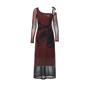 Amee复古摩登印花长裙烈焰黑红斜肩绑带网纱修身款长袖连衣裙
