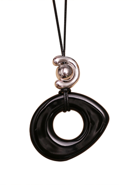 黑琉璃不规则圆环项链挂脖吊坠女轻奢小众高端服装配饰长款毛衣链