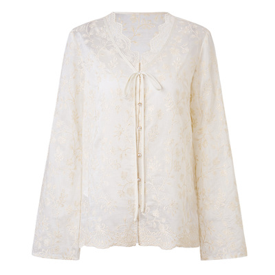 领口花边设计，蝴蝶结绑带设计