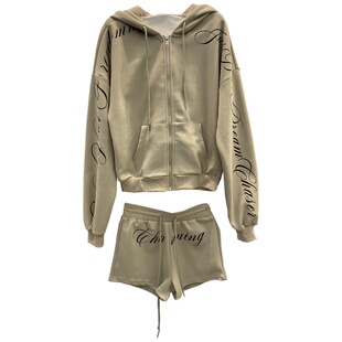 小个子辣妹穿搭套装女慵懒连帽休闲复古开衫卫衣搭短裤热裤两件套