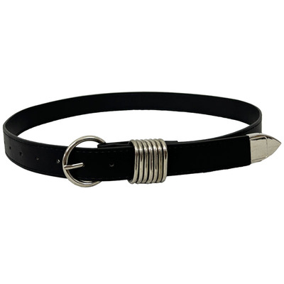 黑色金属圆环牛皮腰带配牛仔裤