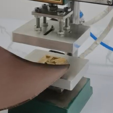 B01S型全自动上下发热板压花机印皮革商标塑料机批发纸张烙印烫