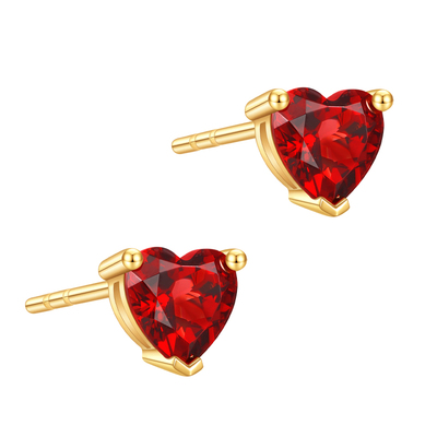 周大福18k金心形石榴石耳环