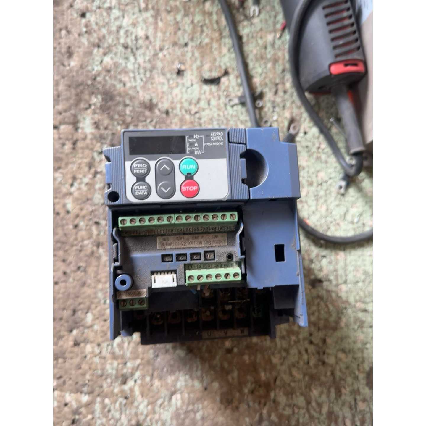 议价-变频器1.5kw三相输入FRN1.5E1S2NH