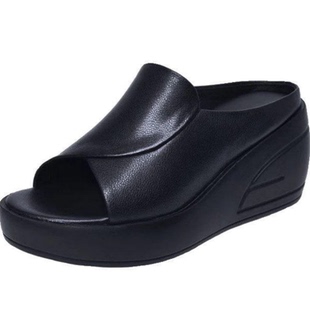 品牌真皮厚底凉鞋女2026年夏季新款松糕软底增高轻便外穿鱼嘴拖鞋