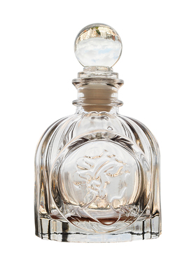 米诺拿到后就爱不释手玻璃瓶丝带