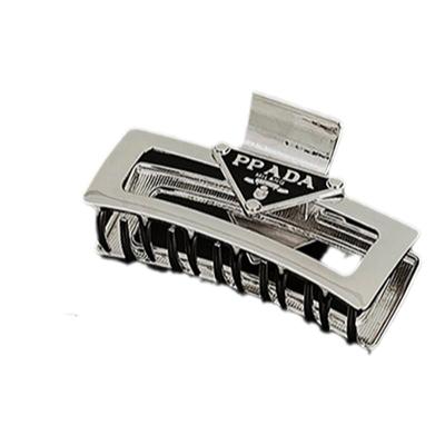 2025年新款高级感气质鲨鱼夹