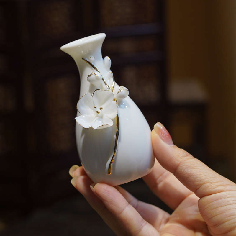 陶瓷梅花瓶手捏花净瓶观音瓶白色梅花描金陶瓷花瓶花器居家瓷摆件
