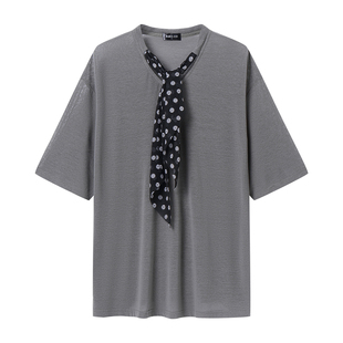 白口阳【情有独钟】松弛感简约T恤 落肩袖丝巾V领宽松短袖男