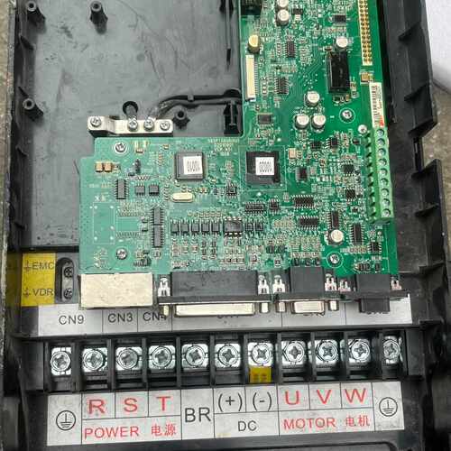 溢价-IS650PT045IUX汇川22KW驱动器，无上盖，外表成