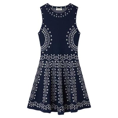 SANDRO孔眼纹收腰连衣裙