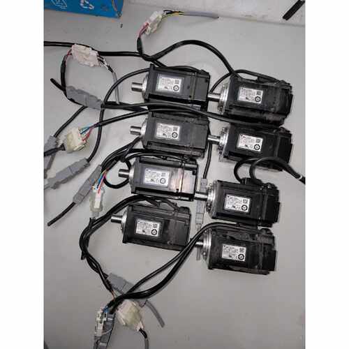 SGMJV04ADD6S安川伺服电机400W，议价商品