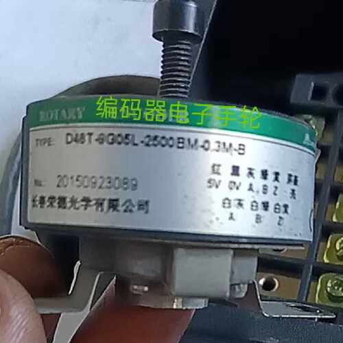 议价现全新编码器D48T-9G05L-2500BM-0.3M-B长春荣德伺服电机用