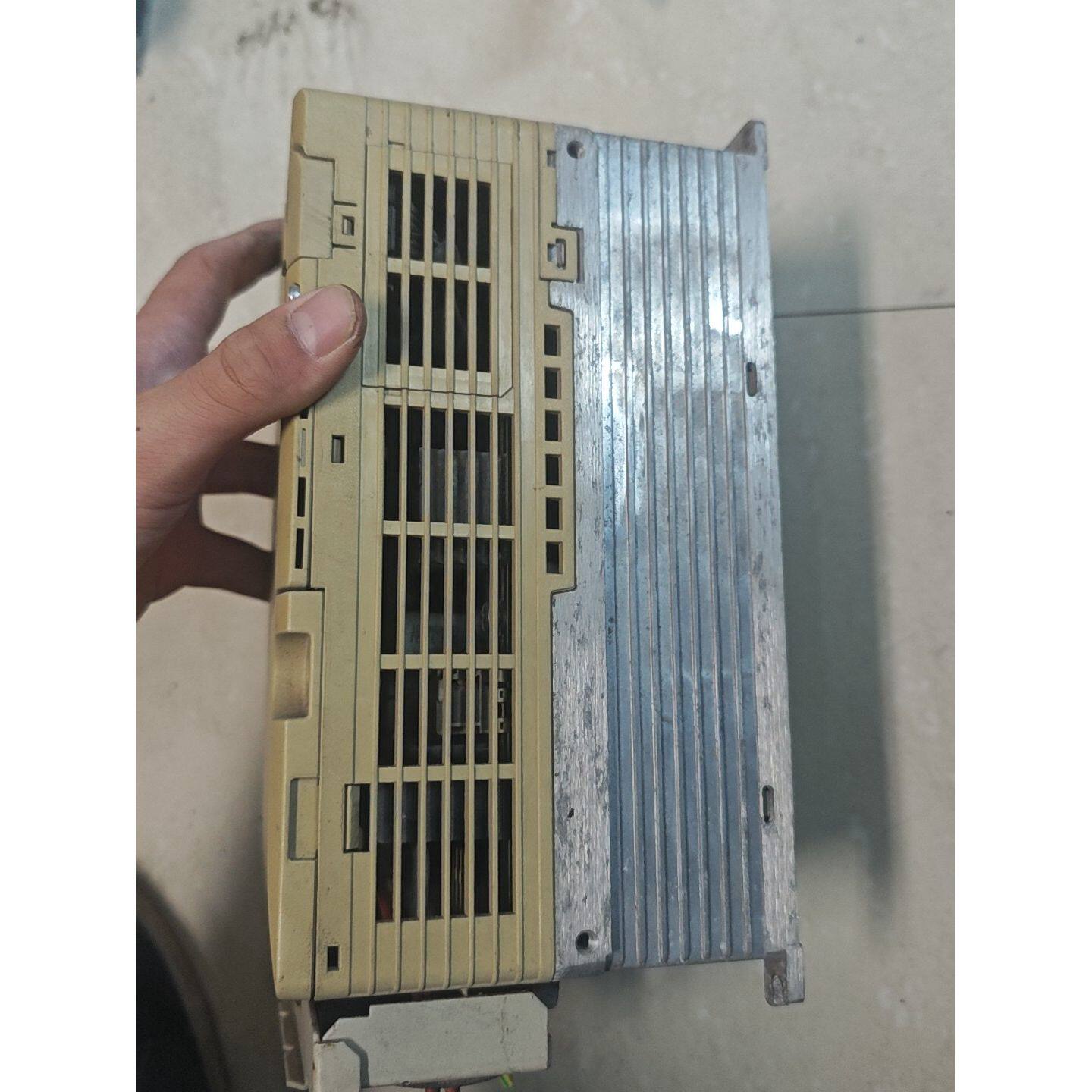 非标价安川V1000变频器CIMRVB4A0018FBA实物拍议价
