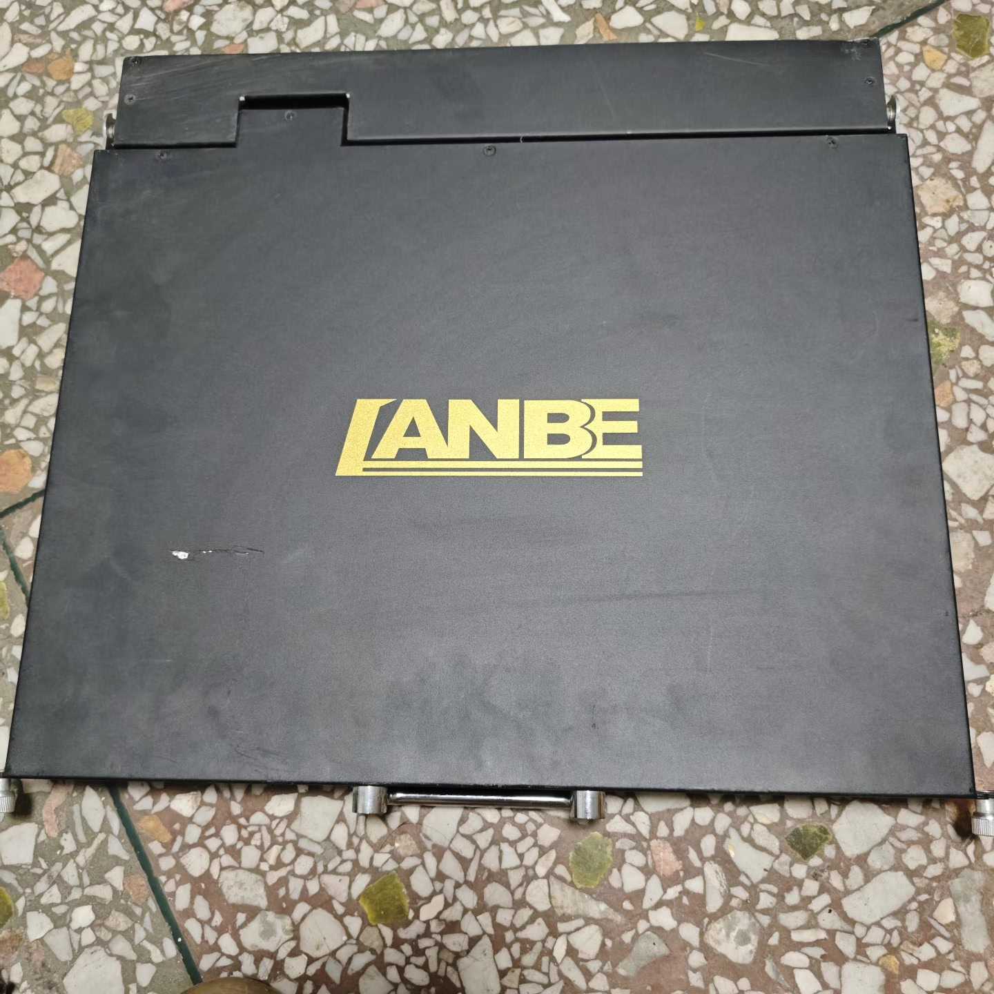 咨询后拍蓝宝LANBE VGA LCD KVM切换器，型号AS-71