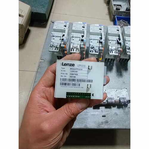 非标价E82ZAFPC010伦茨IO模块伦茨8200VECTO议价