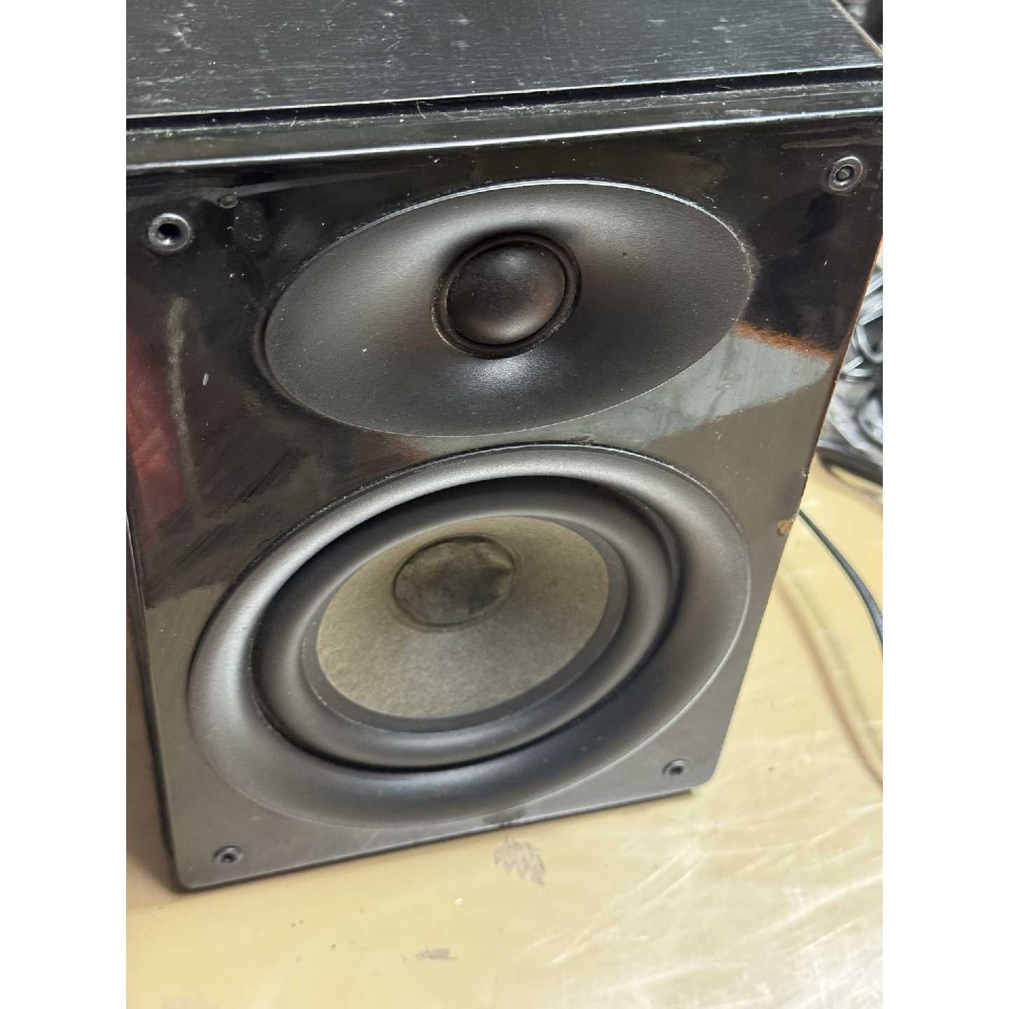 出惠威D1080MKII多媒体音箱，只有主箱一个。轻微使用痕
