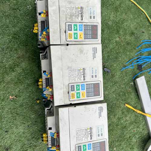 溢价-变频器3G3EV系列 3台 输入电压200V