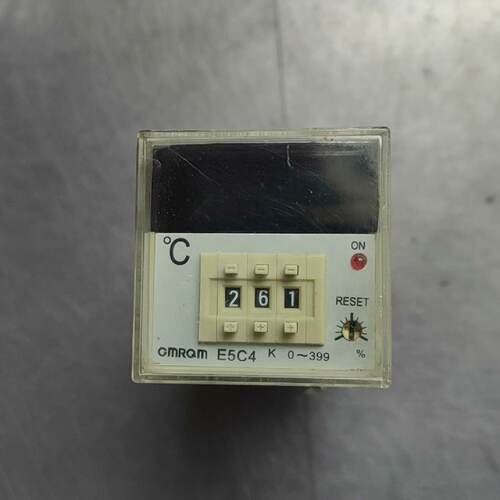 【询价】温控器E5C4-R温控表 设备实物如图 功能正常适用