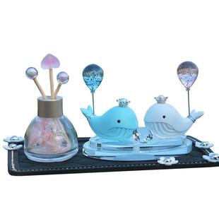 汽车摆件可爱海豚高档车上香水女神车载香薰网红车内装饰品中控台