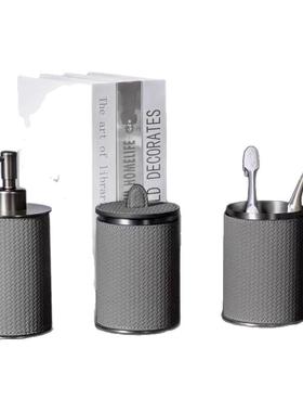 现代简约皮革马毛乳液瓶装饰品