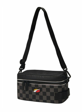 彪马女子联名款单肩斜跨小方包