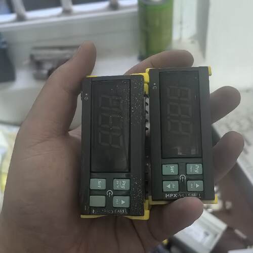 溢价-意大利CAREL 卡乐冷柜控制 温控显示器 IR00UGC3