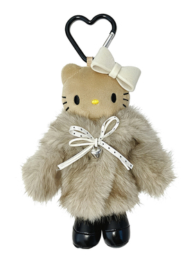 米色皮草穿搭HelloKitty包挂件