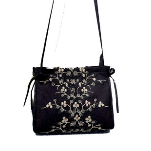 芬芳之品原创蕾丝刺绣布包新款女士斜背单肩时尚复古小包包黑金色