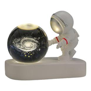 创意宇航员星空漫步小夜灯内雕水晶球发光底座摆件送学生朋友礼品