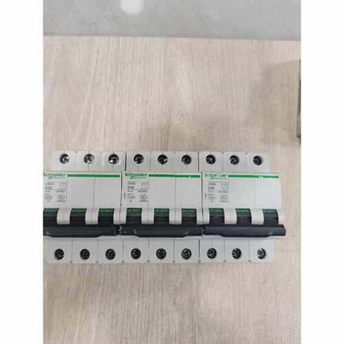 施耐德C65HD25成色如图