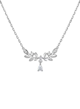 简约轻奢月桂女神铜质十字锁骨链