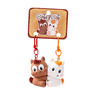 创意小马钥匙扣挂件磁吸树脂新年马情侣书包挂件生肖马新年小礼品