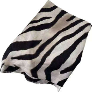 保暖亲肤高级感气质斑马纹围巾仿羊绒时髦辣妹凹造型加大披肩围脖