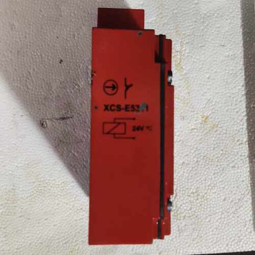 议价全新施耐德XCSE5311安全门开关电磁锁24V通用维修
