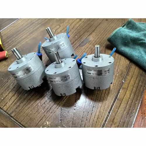 议价SMC旋转气缸，CRB2BW30－180SZ，成色如图，实物