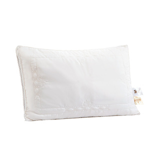 富安娜家纺枕头枕芯护颈椎助睡眠蚕丝枕抗菌防螨单人一只装护颈枕