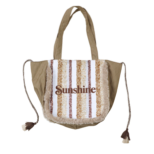 吾尤粒原创秋冬夹棉菱形绗缝拼接复古单肩包毛绒印花流苏托特女包