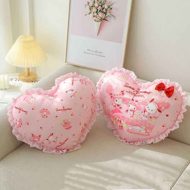 可爱爱心抱枕办公室午睡枕批发沙发卧室靠枕靠垫节日商场活动礼物