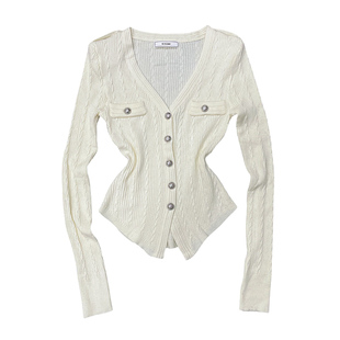 气质~KIYOMI实拍韩版纯欲辣妹V领巴曼风英伦金属扣垫肩显瘦针织衫