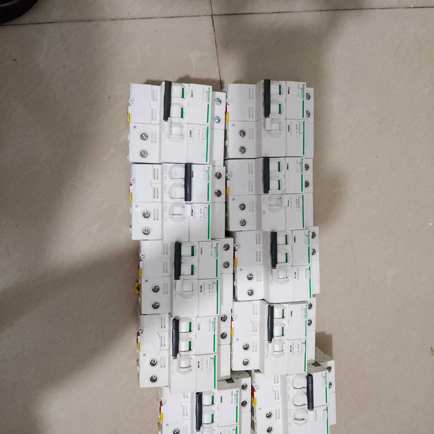 iC65N漏电保护器，2pc10，，功能正常。单价45