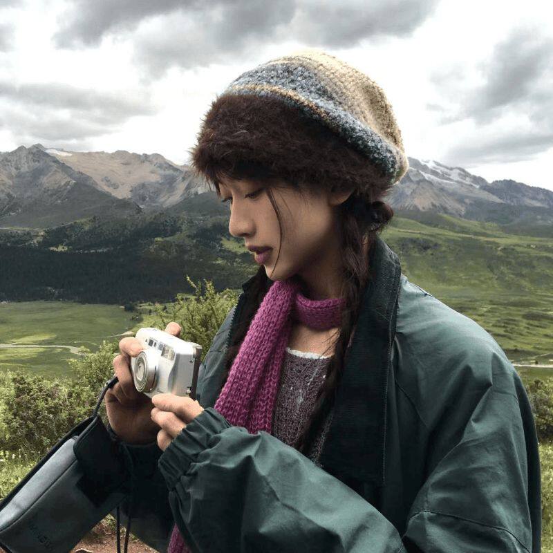 禾木伊犁草原户外出行度假彩色堆堆帽子女皮标拼接包头针织冷帽子